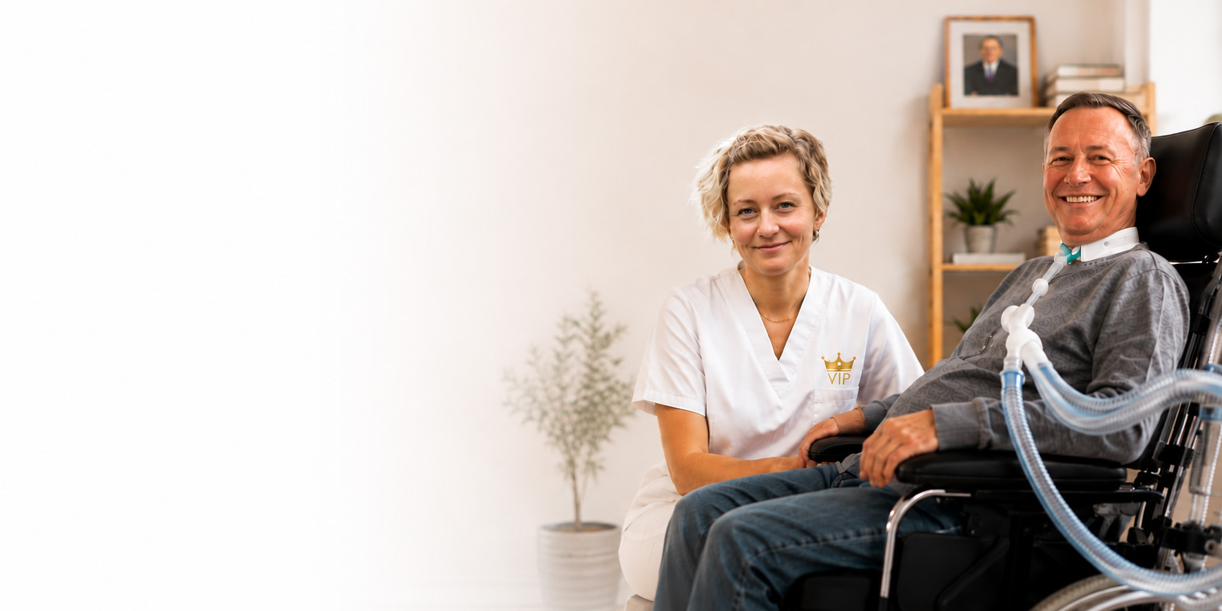 Pflegefachkraft und Klient in der häuslichen Intensivpflege